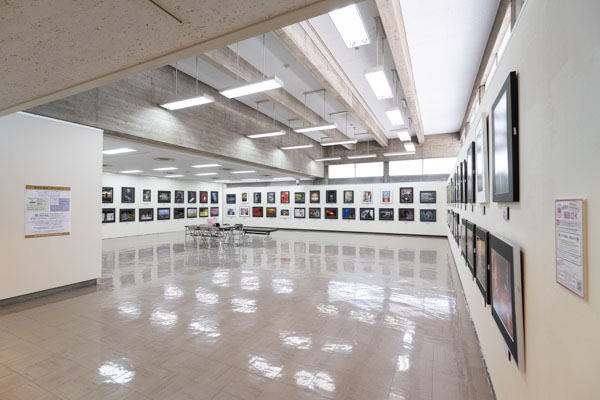 小学生、中学生、高校生も参加できる岡山の写真コンテスト「OKAYAMA PHOTO AWARD 2025」 の会場の様子